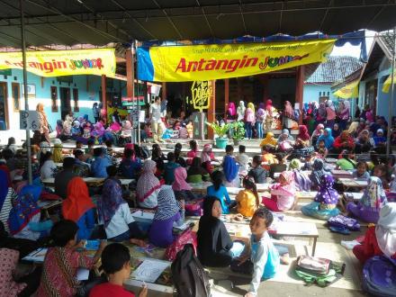 LOMBA MEWARNAI DAN MENGGAMBAR 