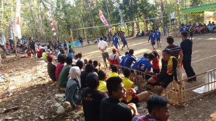 PERTANDINGAN SEMI FINAL TURNAMEN BOLA VOLY CUP III DESA DLINGO