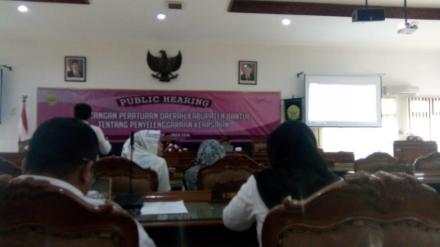 PETUGAS ARSIP DESA DLINGO MENGHADIRI PUBLIC HEARING RANCANGAN PERDA