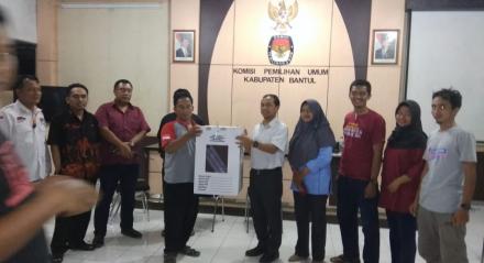 DLINGO MENJADI KECAMATAN PERTAMA YANG MENYERAHKAN HASIL SUARA DI KPU BANTUL