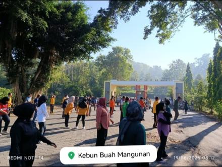 KALURAHAN DLINGO MENGIKUTI KEGIATAN SENAM LINTAS SEKTORAL 