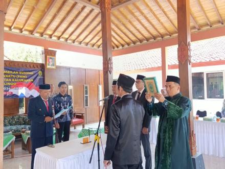 PELANTIKAN ANGGOTA BAMUSKAL PENGGANTI ANTAR WAKTU KALURAHAN DLINGO BERLANGSUNG KHIDMAT