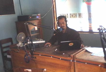 RADIO KOMUNITAS SANDIGITA FM SARANA INFORMASI DESA DLINGO 